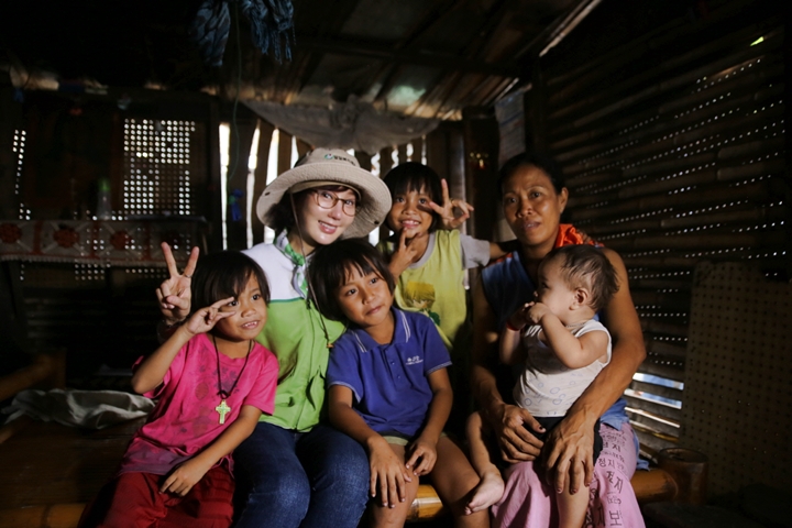 배우 노현희 밀알복지재단, MBC 나누면행복과 함께 필리핀 방문